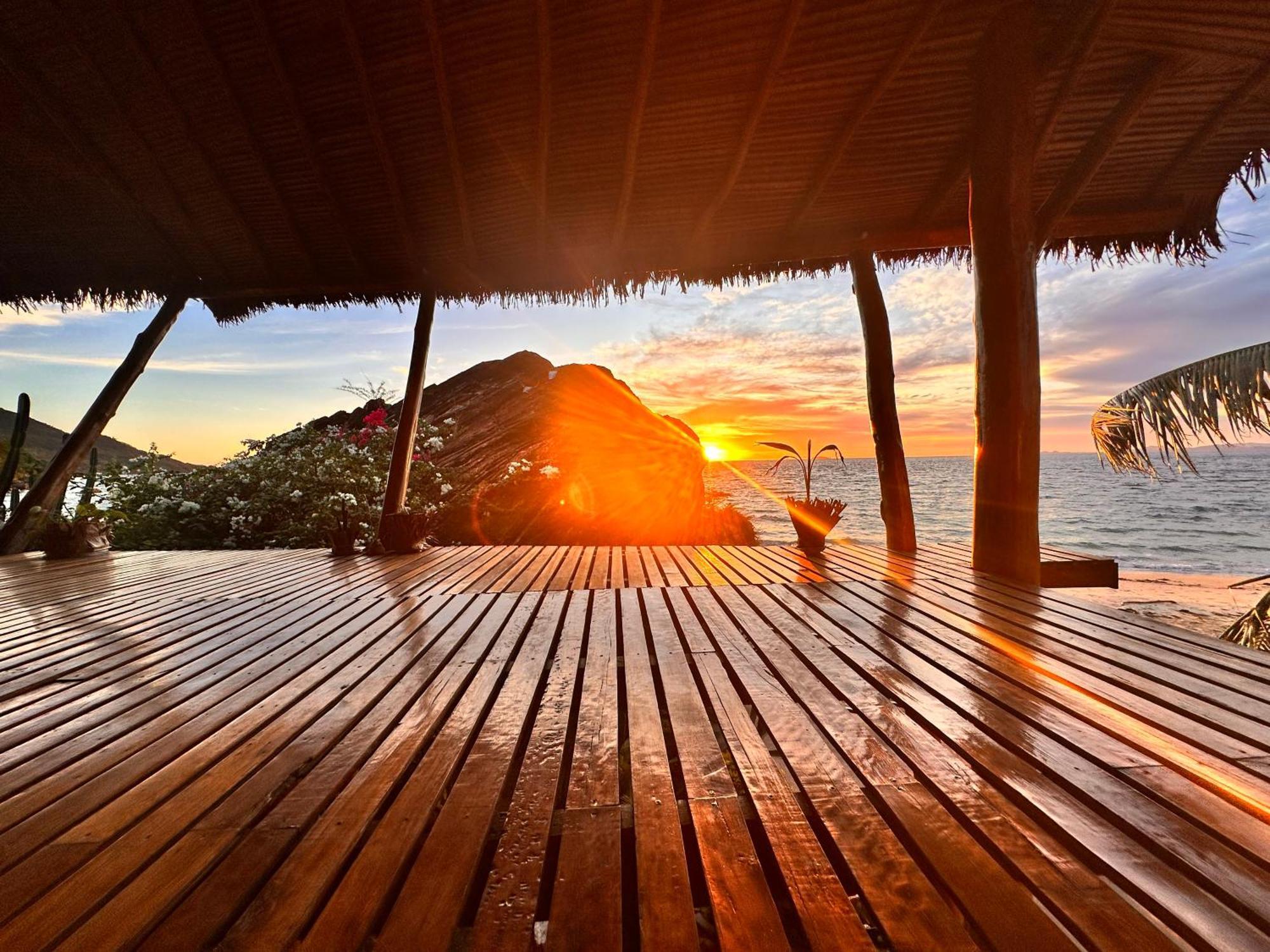 Shambala Madagascar: Beachfront Lodge And Adventures Ambolobozo Zewnętrze zdjęcie