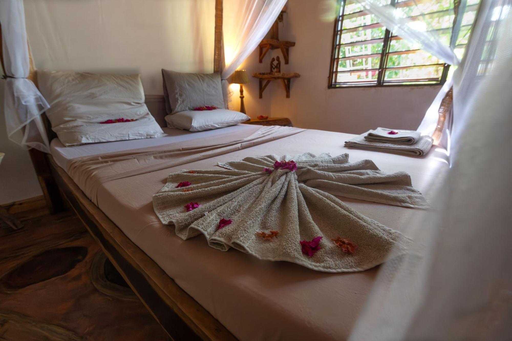 Shambala Madagascar: Beachfront Lodge And Adventures Ambolobozo Zewnętrze zdjęcie